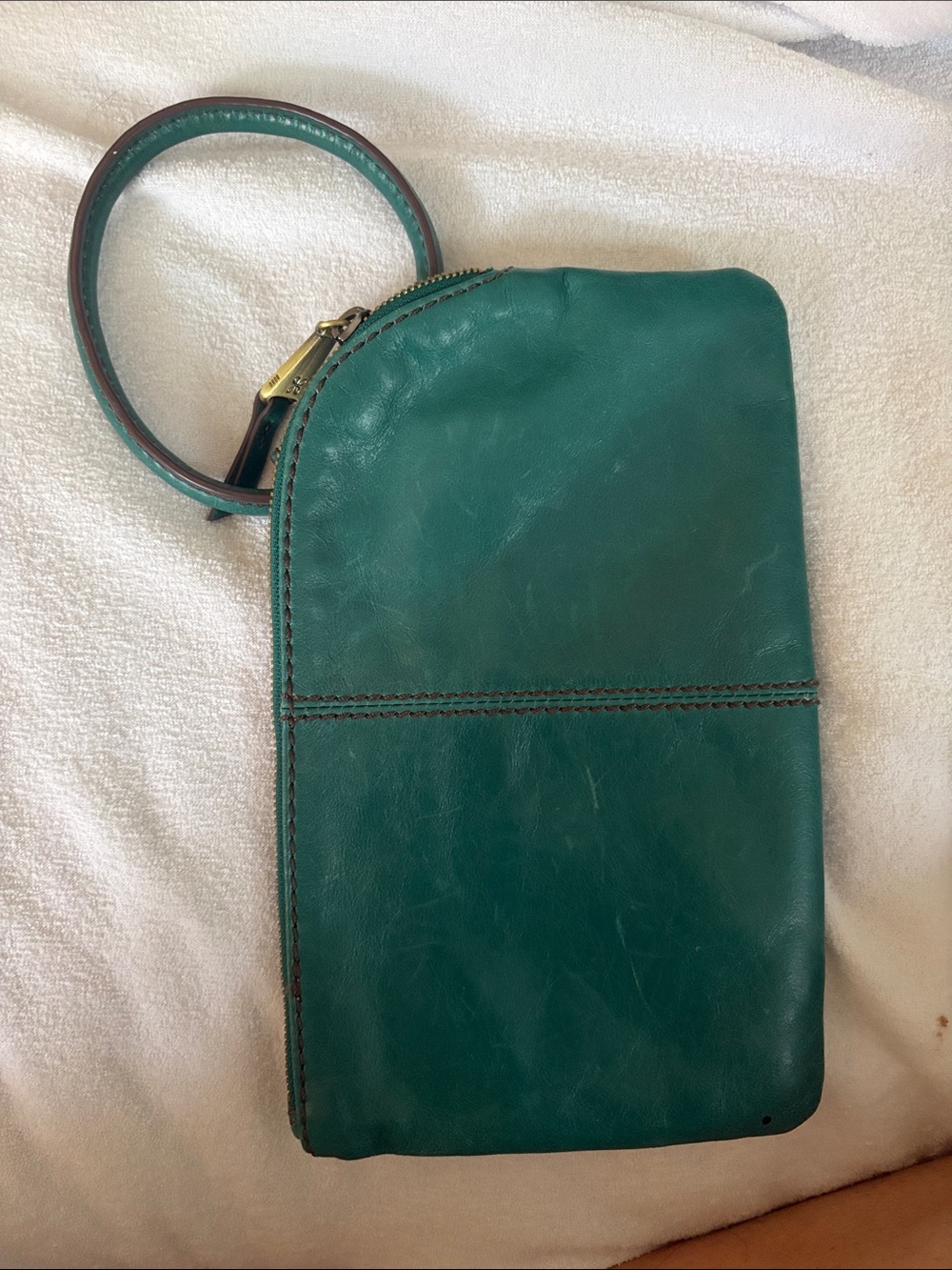 HOBO | Sable Wristlet in Spruce Leather - Picture 2 of 5